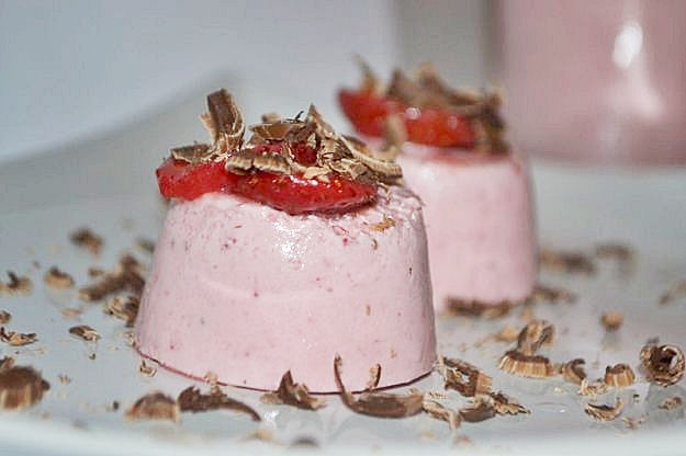 Mousse cu capsuni si branza mascarpone Delaco