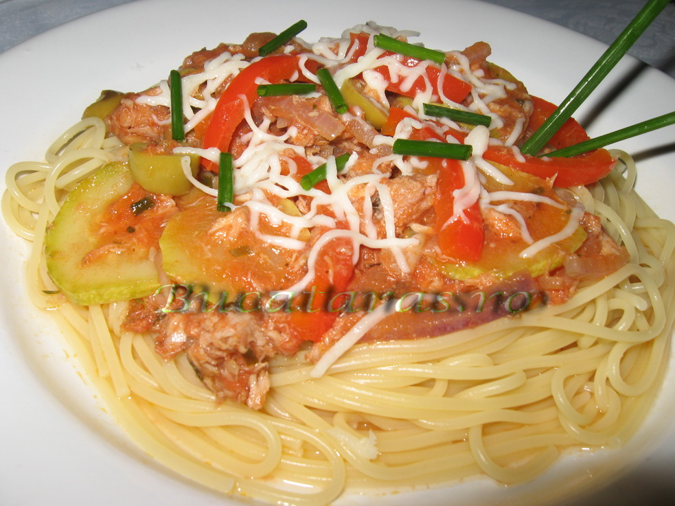 Spaghettini cu ton si legume