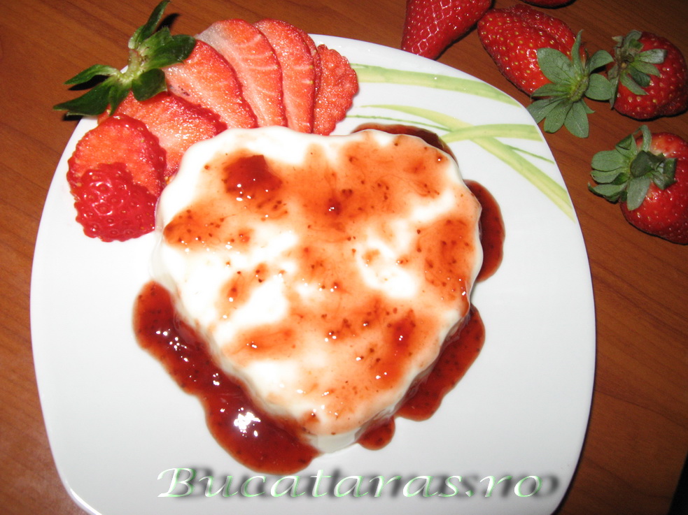 Panna cotta cu capsuni