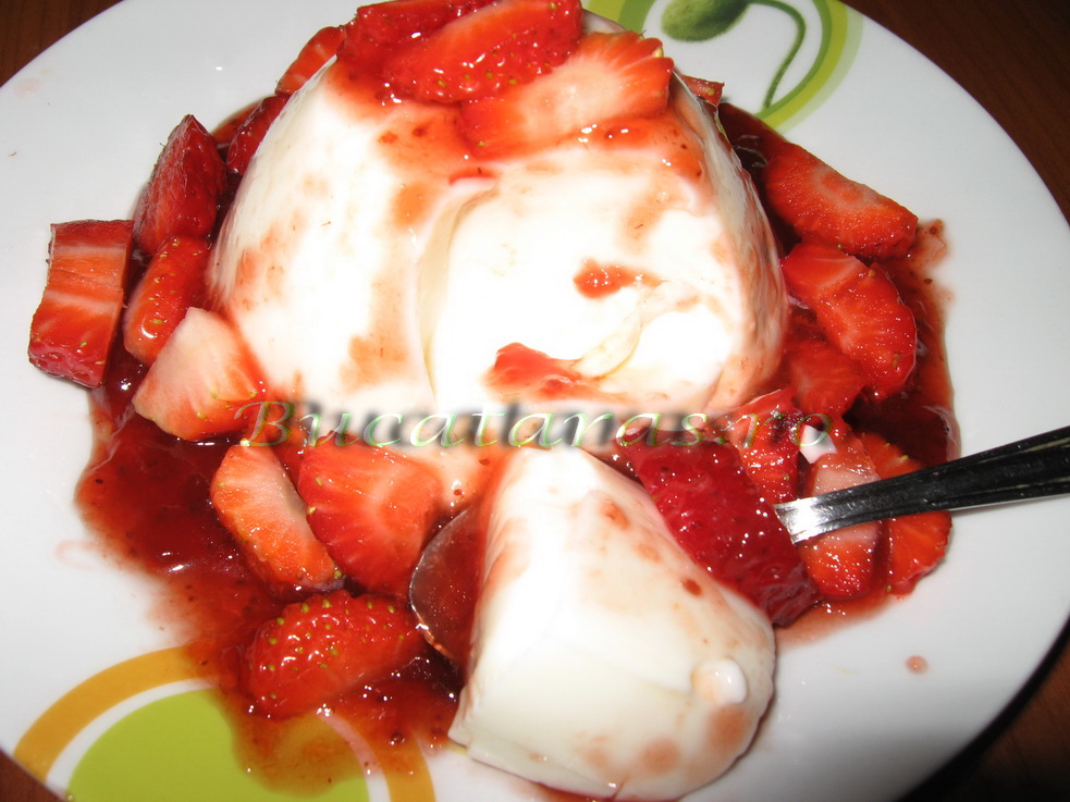 Panna cotta cu capsuni