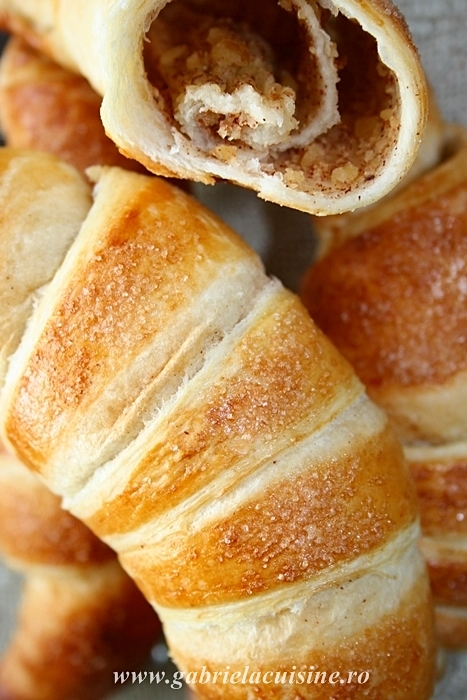 Croissante cu nuca si scortisoara