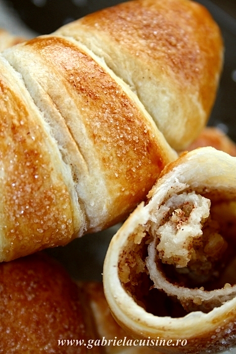 Croissante cu nuca si scortisoara