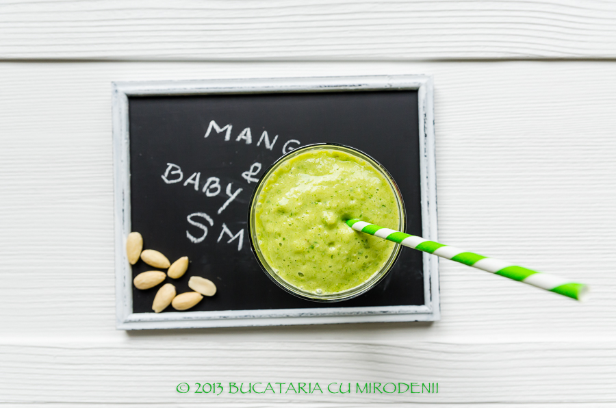 Smoothie verde cu spanac, mango si migdale