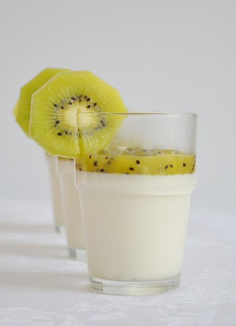 Panna cotta cu cocos si kiwi