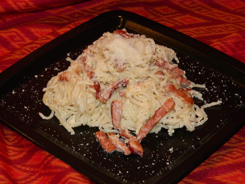 Spaghete carbonara, reţetă cu smantana