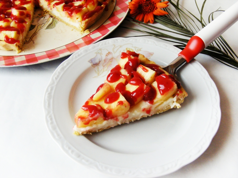 Tarta cu ananas si jeleu de zmeura