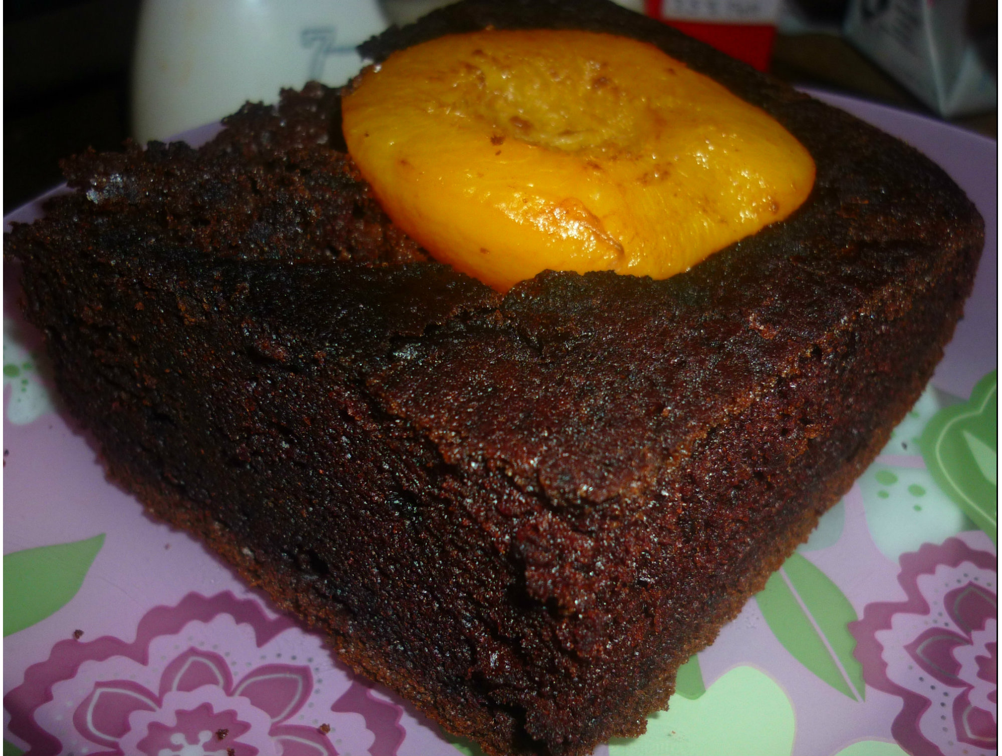 Brownie cu piersici