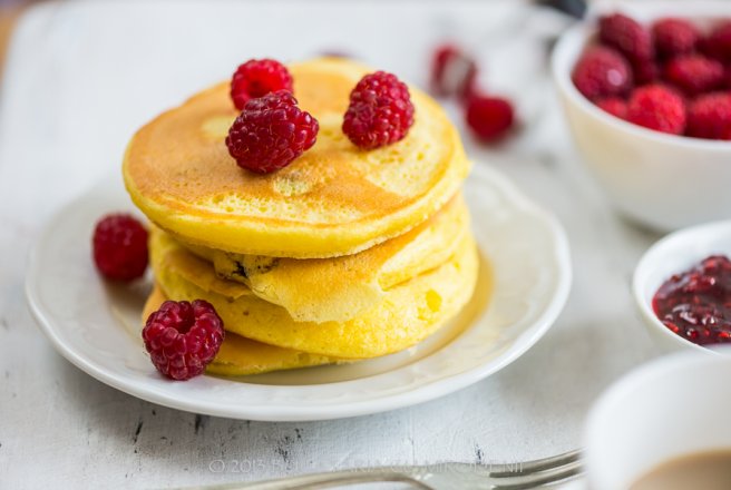 Pancakes cu merisoare si zmeura (din oua de casa)