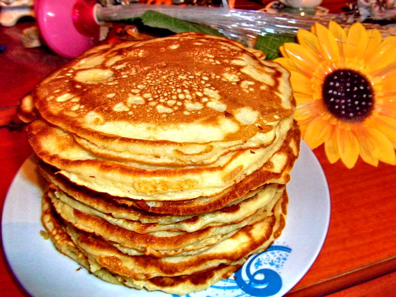 Pancakes cu dulceata de nuci verzi