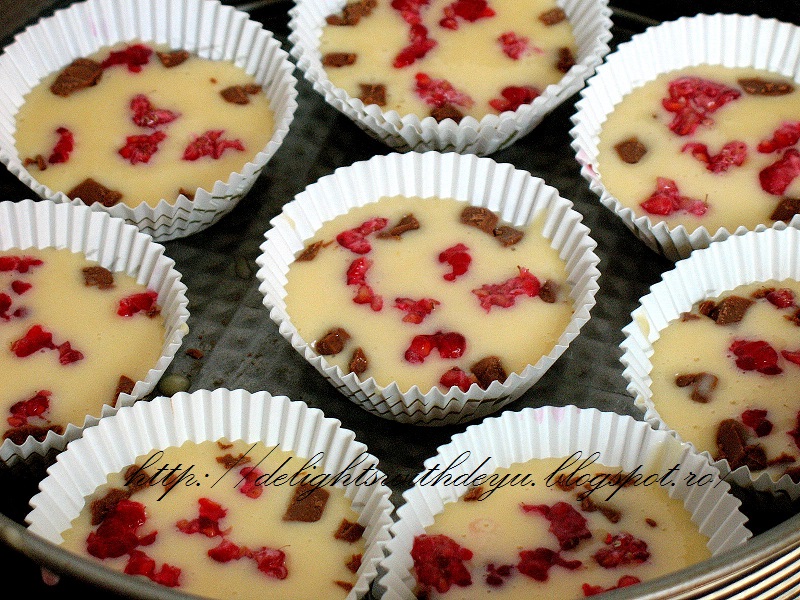 Muffins cu zmeura si ciocolata