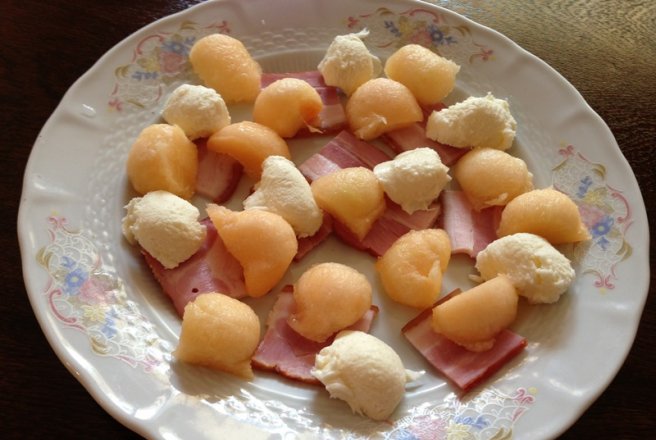 Bacon cu mozzarella si pepene galben