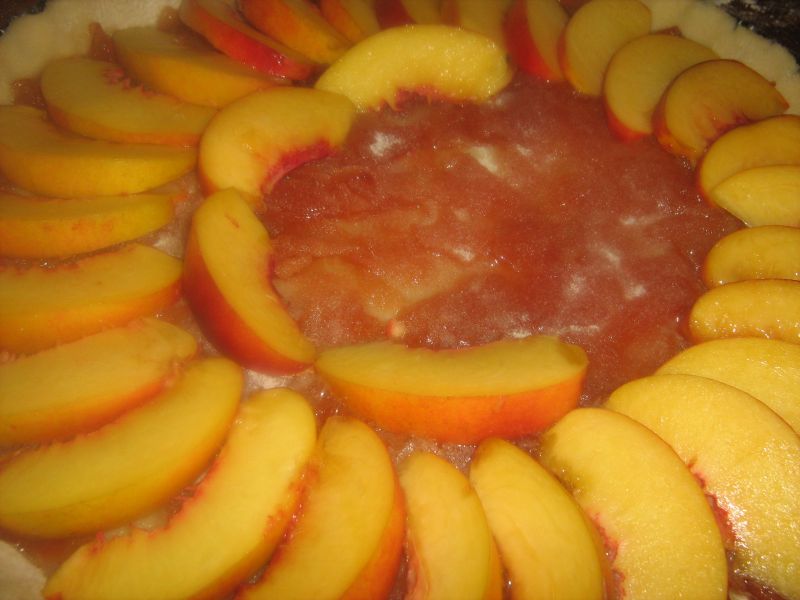 Tarta cu nectarine si dulceata de gutui