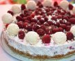 Cheesecake cu zmeura si bomboane Raffaello-1