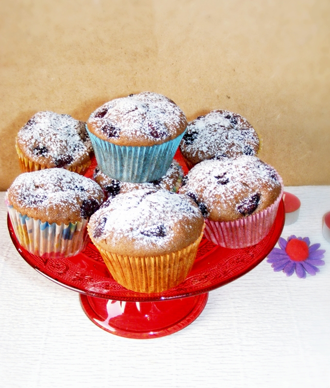 Muffins cu cacao si fructe de padure