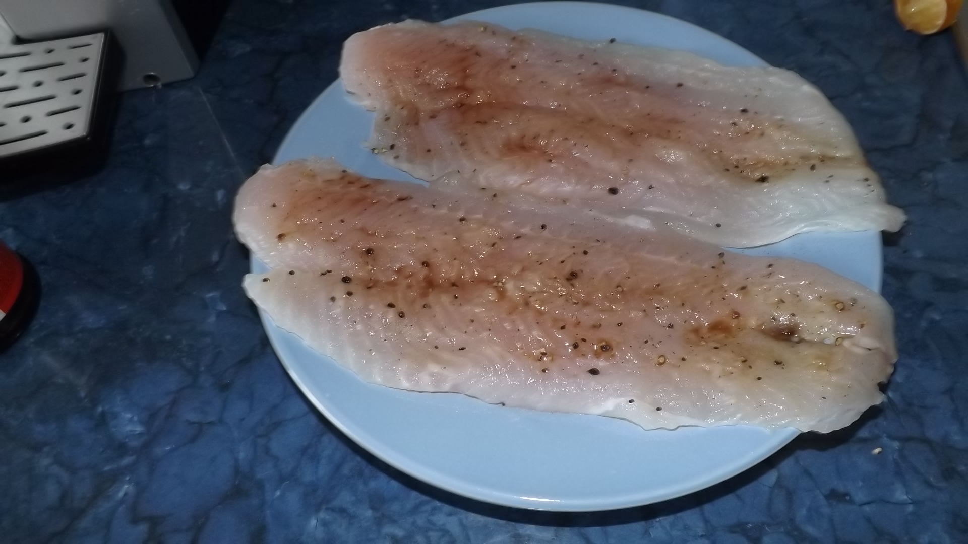 File de pangasius cu vinete la gril