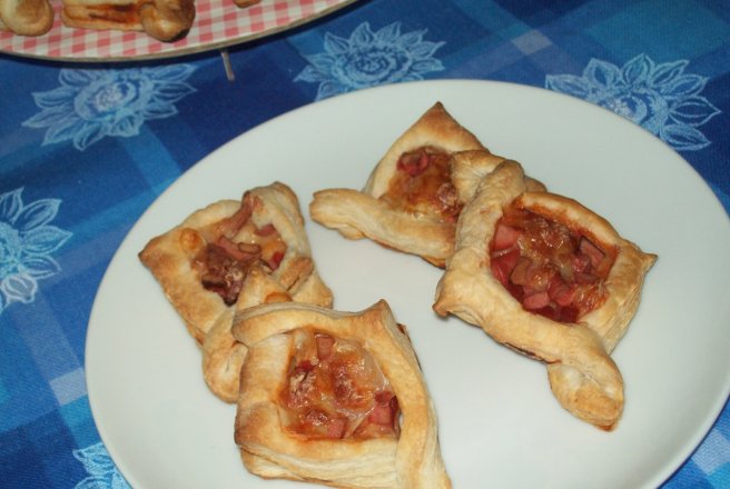 Mini pizza din foietaj