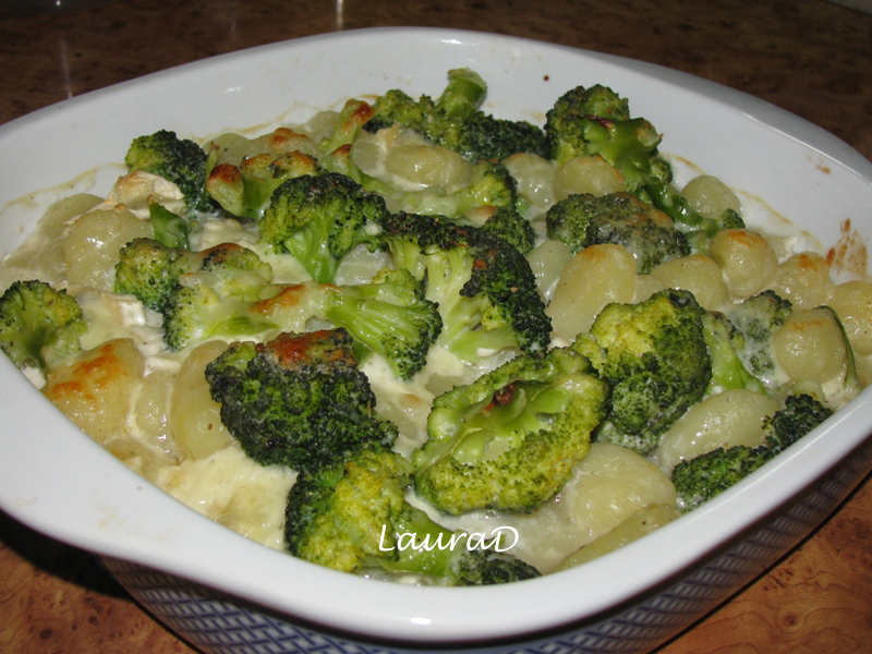 Gnocchi cu broccoli si branza albastra