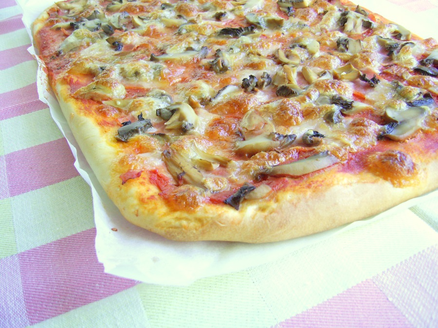 Pizza prosciutto e funghi