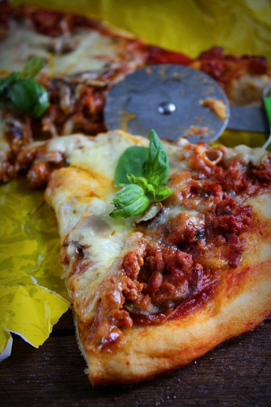 Pizza Bolognese