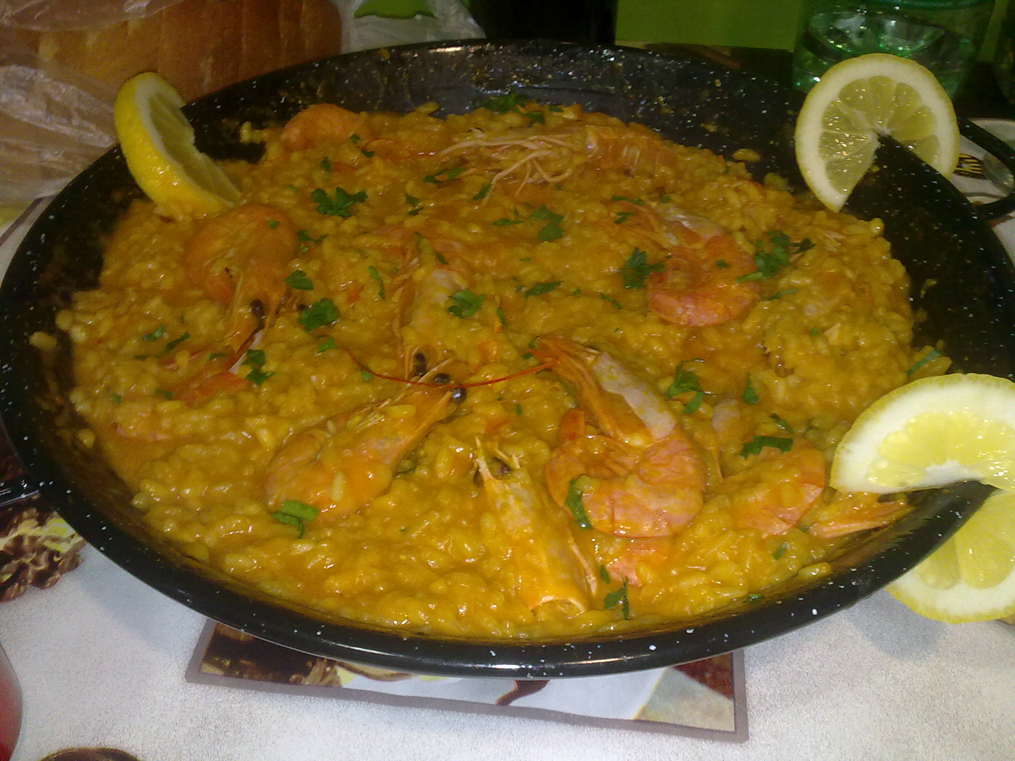 Orez cu fructe de mare (Paella de marisco)