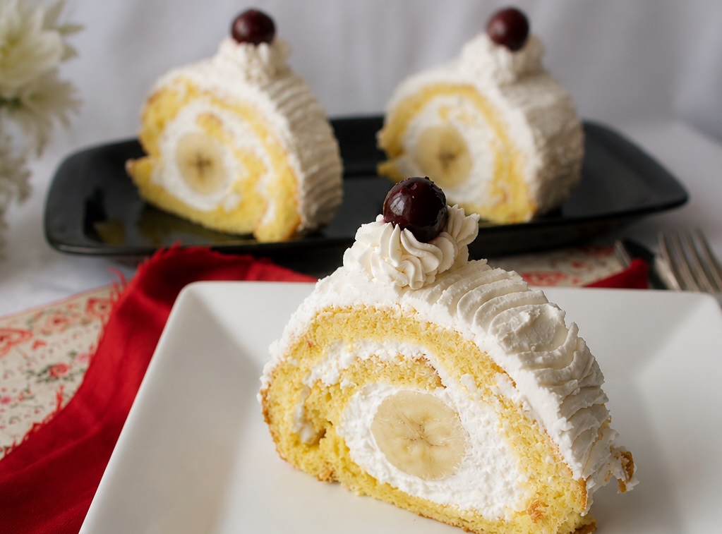 Rulada cu crema de branza si banane