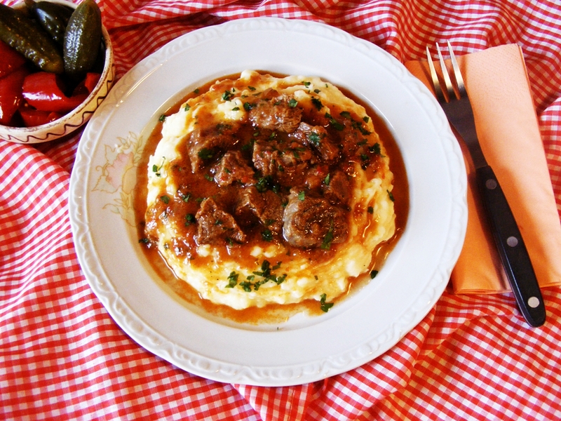 Tocanita de vitel in sos de rosii ca la mama acasa