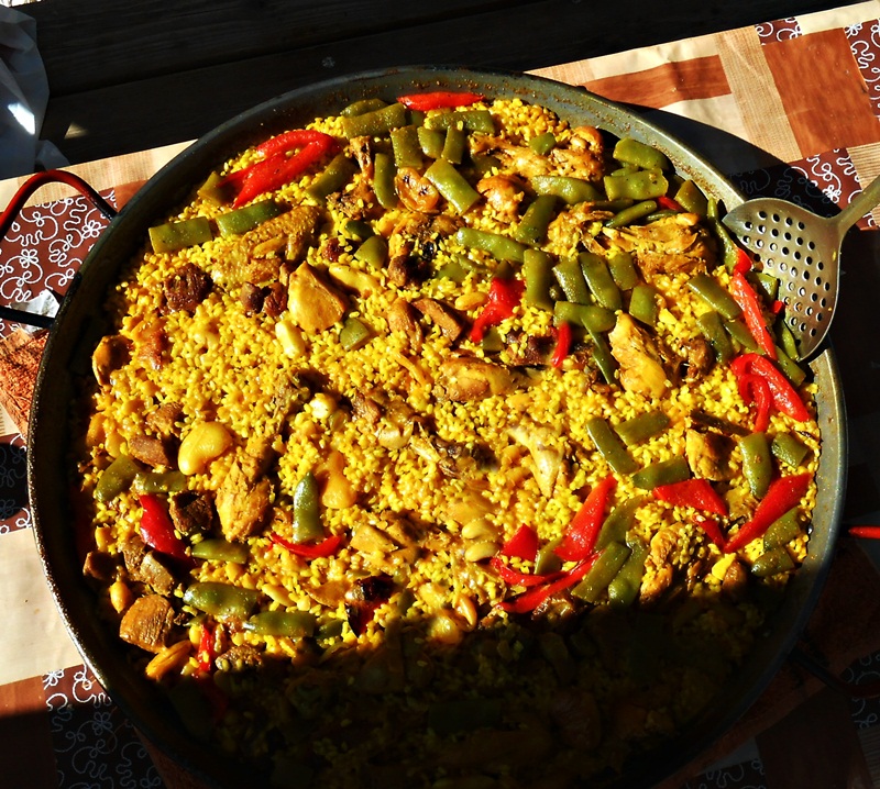 Paella cu carne de pui si porc