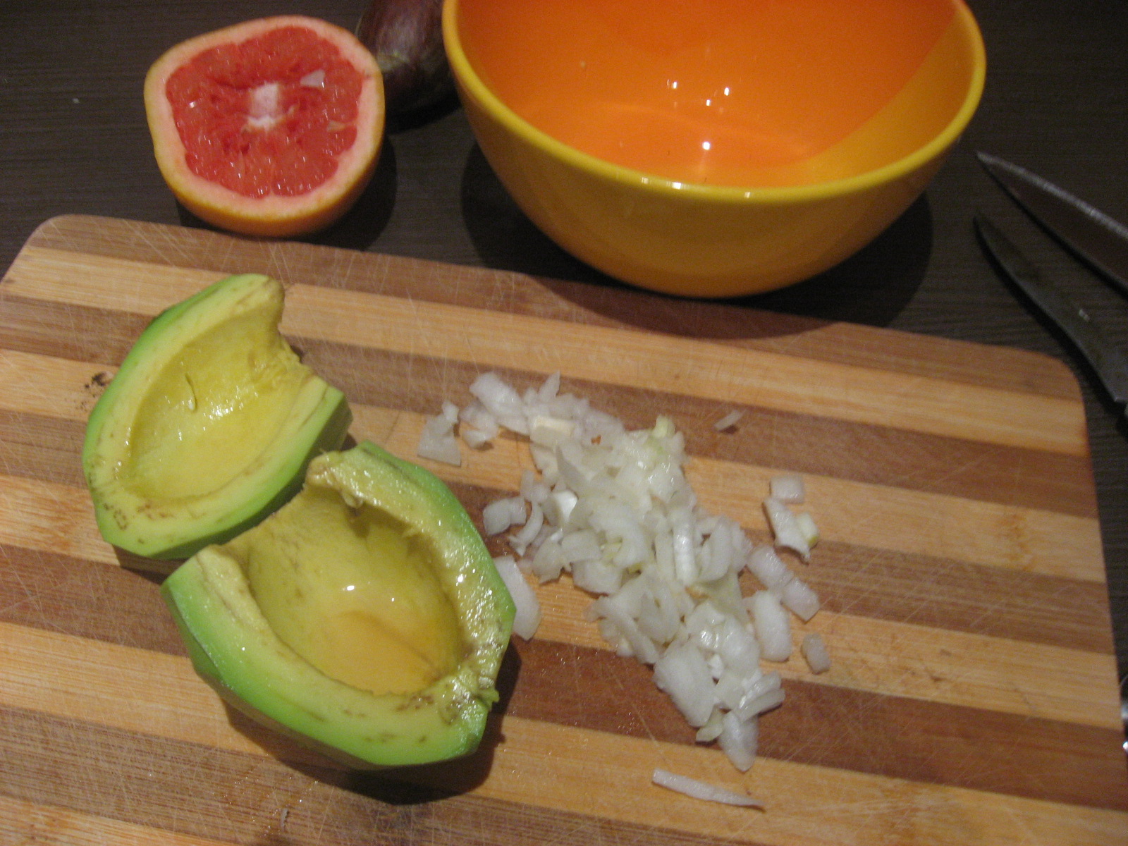 Salata de avocado cu grapefruit