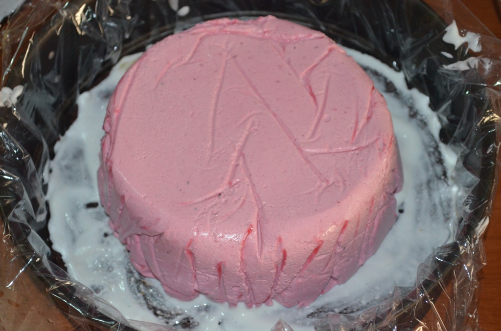 Tort cu mousse de fructe de padure