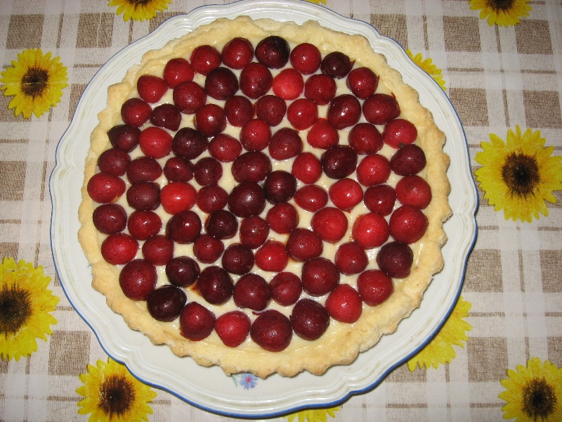 Tarta cu cirese si crema de vanilie