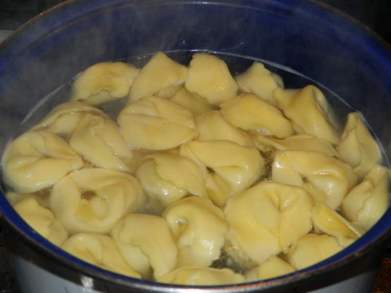 Tortelloni cu branza in sos de smantana