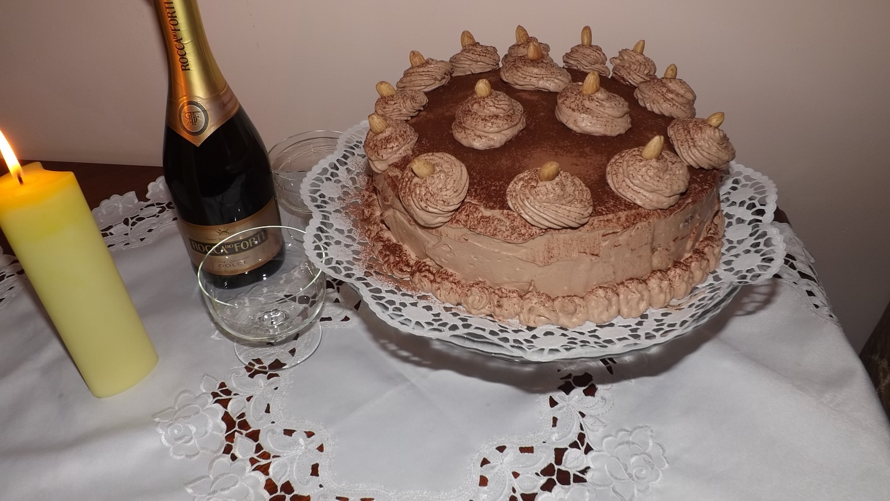 Tort cu migdale, crema de lapte si ganache