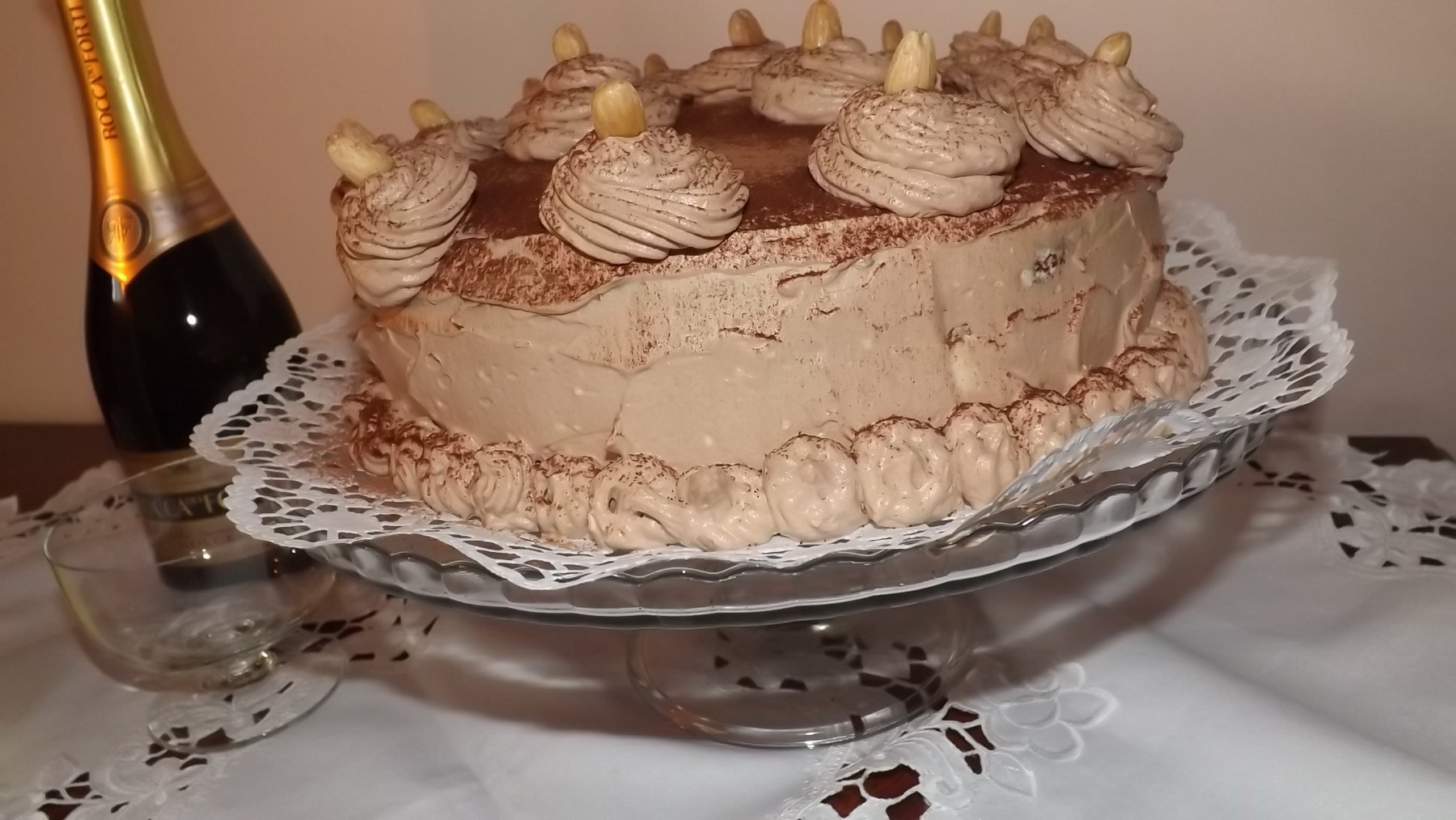 Tort cu migdale, crema de lapte si ganache