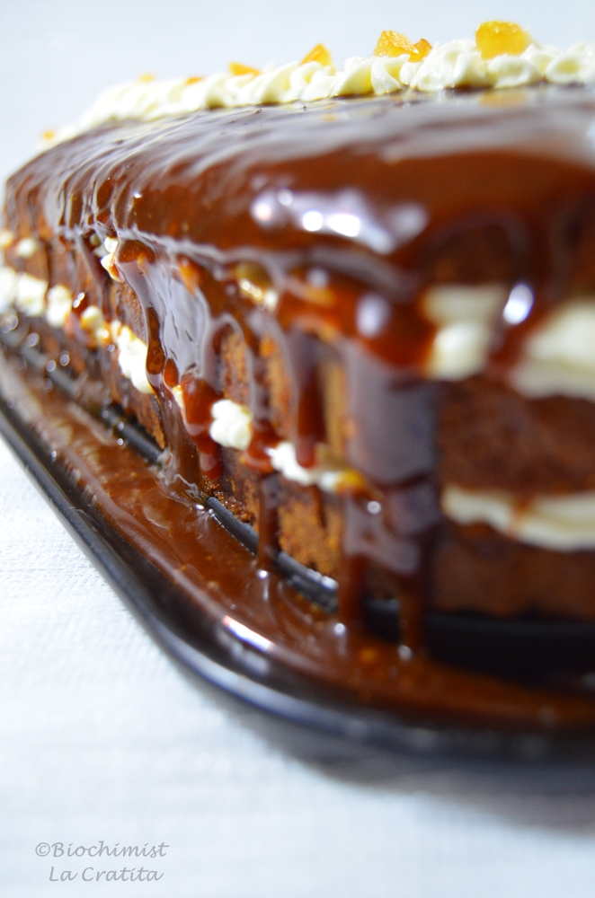 Tort cu caramel si crema de branza