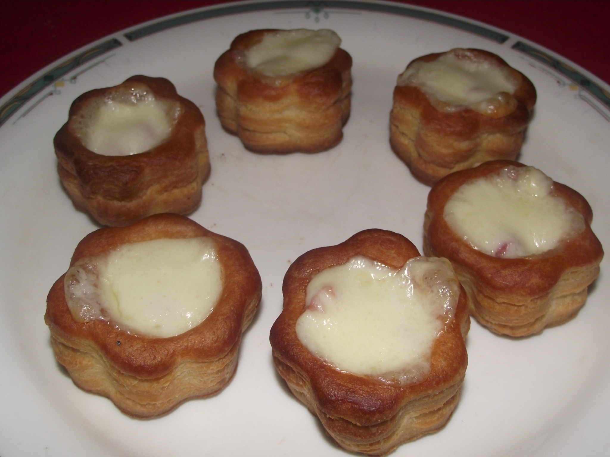 Vol-au-vent umplute-aperitiv cald