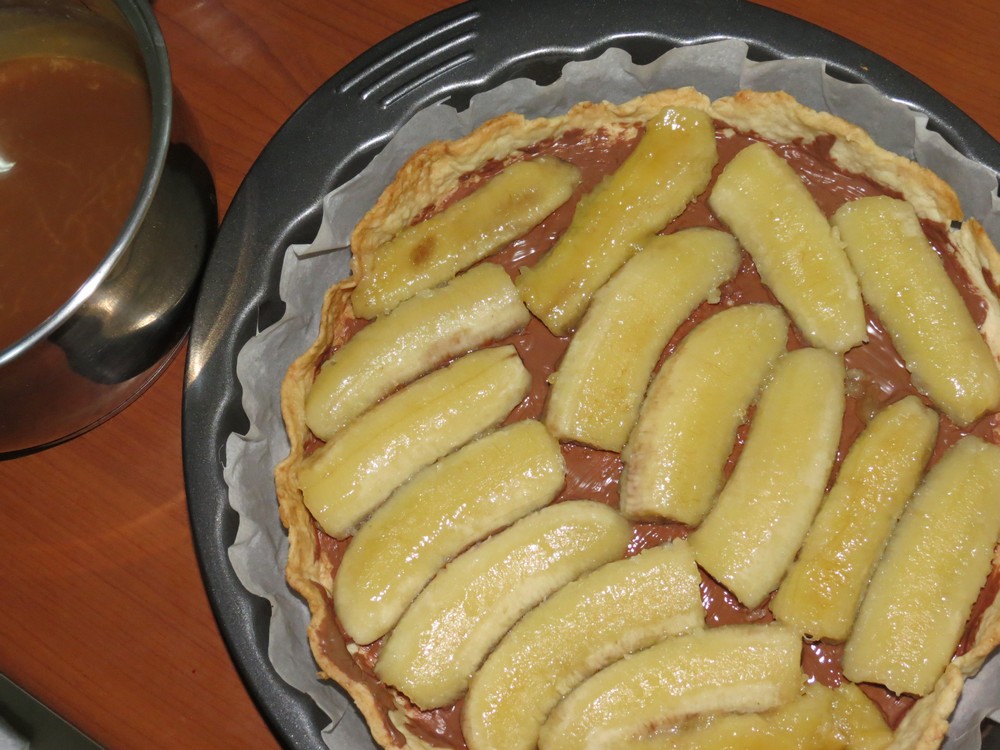 Tarta cu ciocolata, banane si caramel