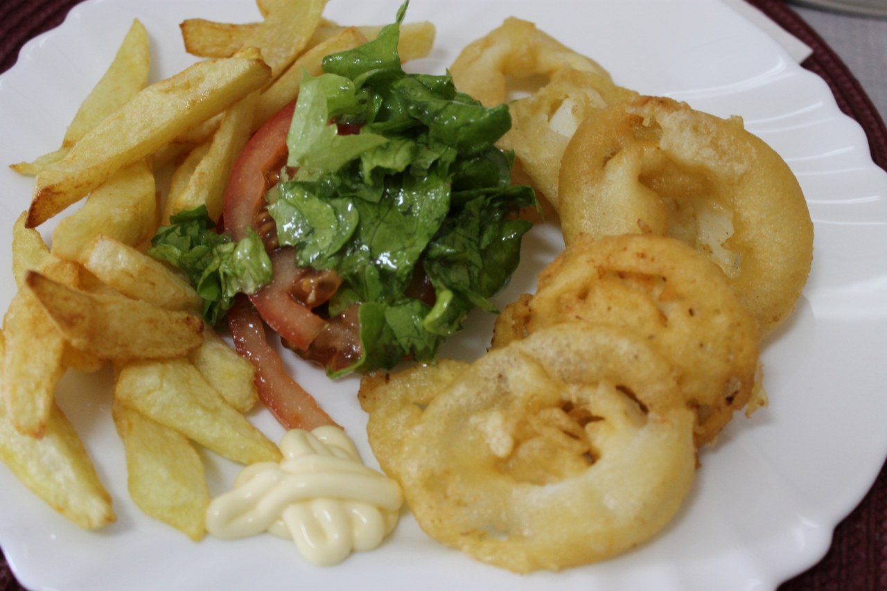 Calamari prajiti in aluat de bere