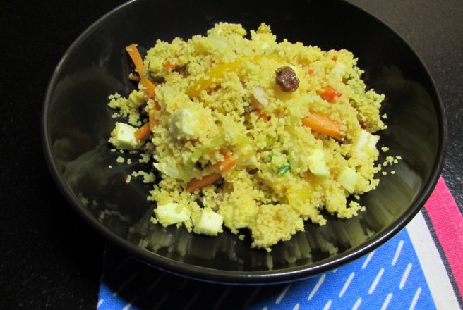 Cous cous cu legume, stafide, samburi de pin, curcuma si curry