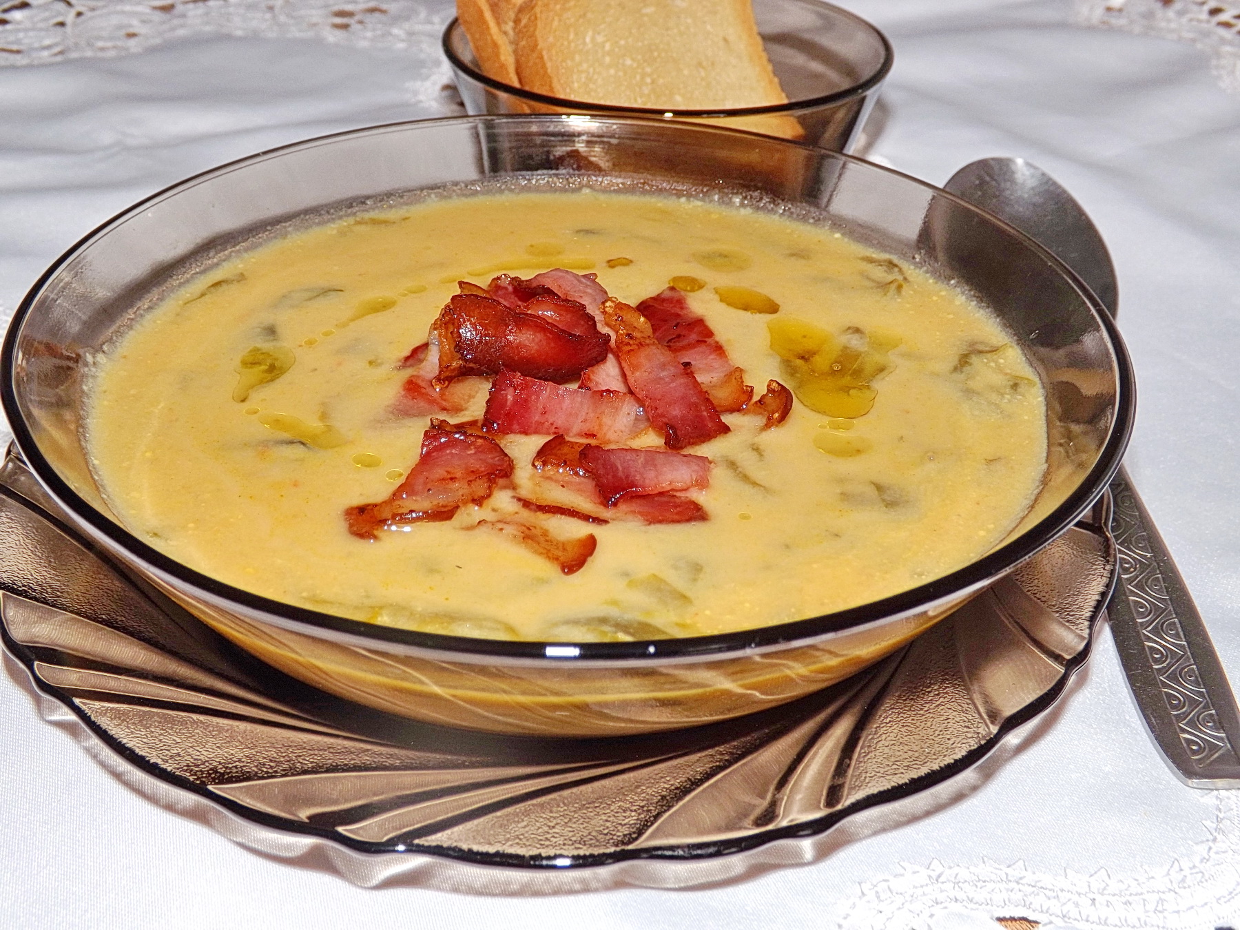 Supa crema de legume cu salata si leurda