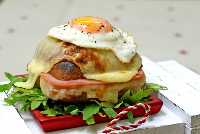 Croque madame (sendvis la cuptor)