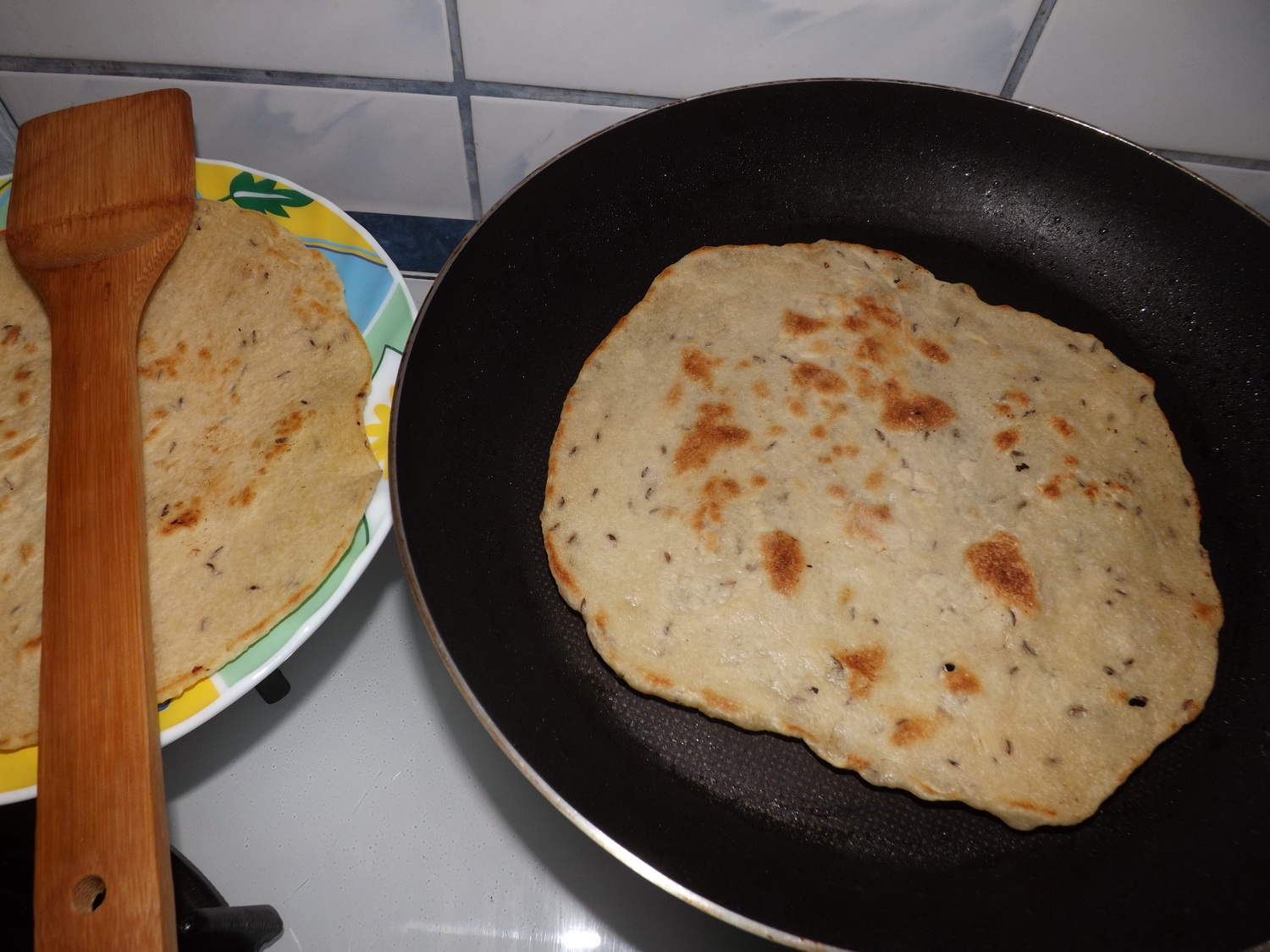 Salata calda cu lipii si humus