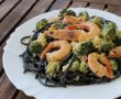 Linguini negre cu brocoli si creveti-17