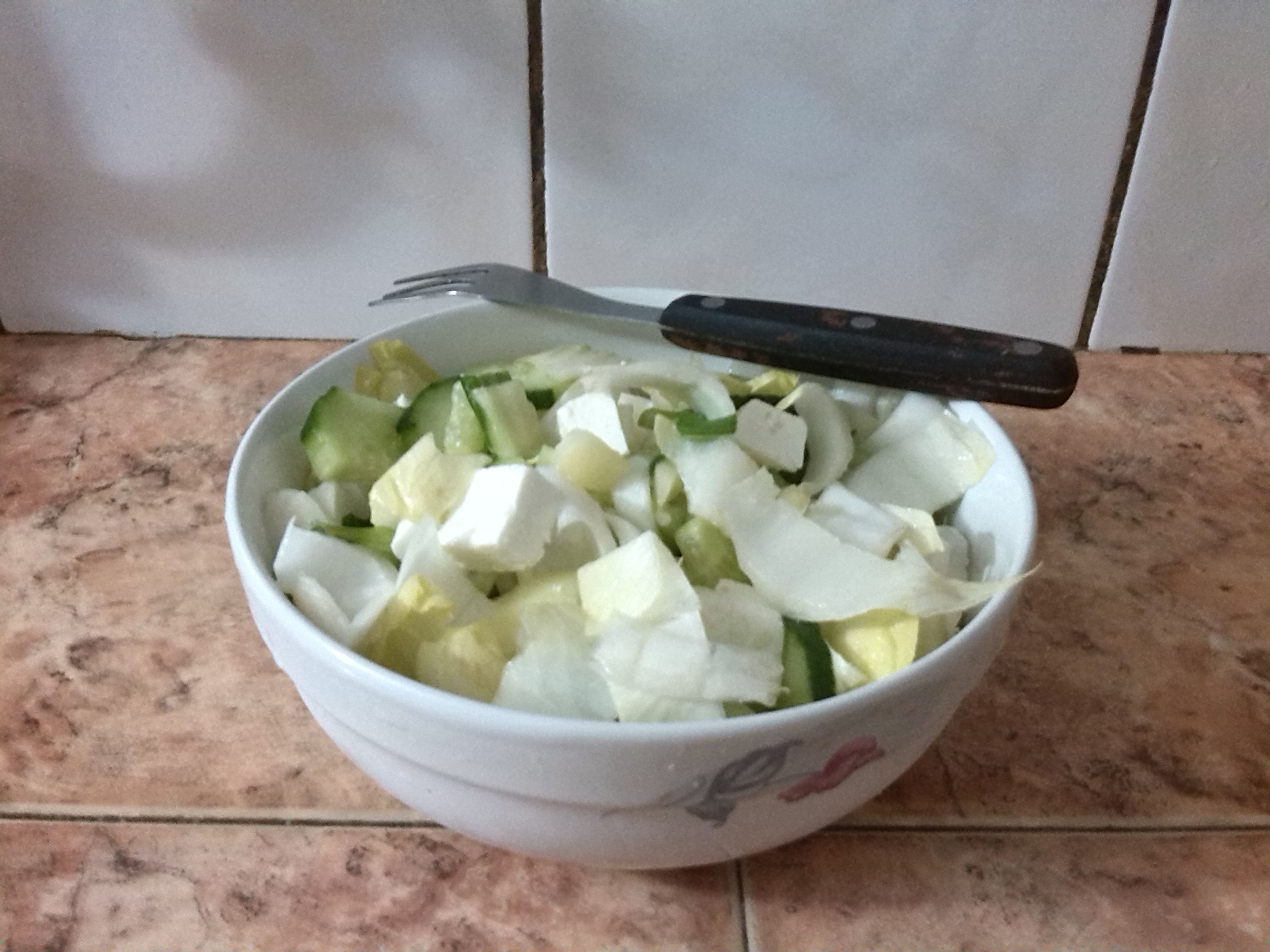Salata cu legume si telemea sarata