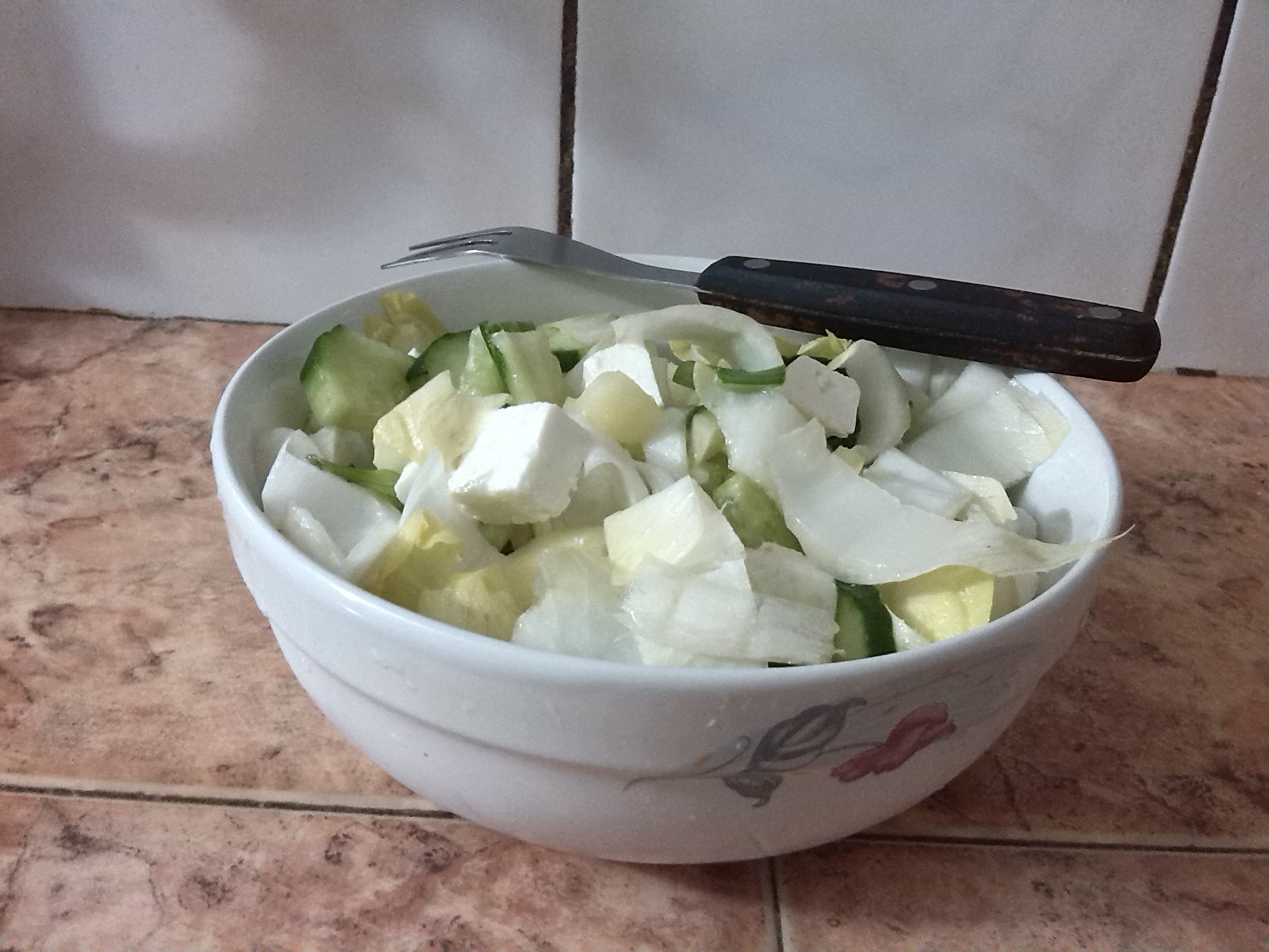 Salata cu legume si telemea sarata