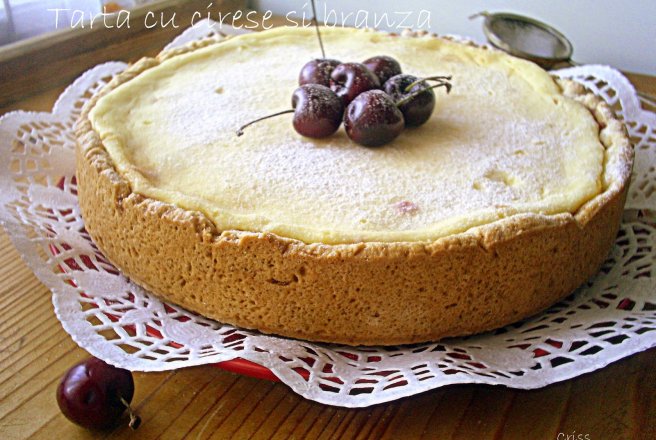 Tarta cu cirese si crema de branza