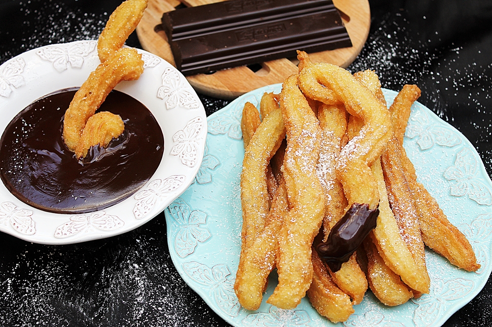 Churros cu sos de ciocolata