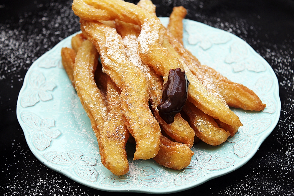 Churros cu sos de ciocolata