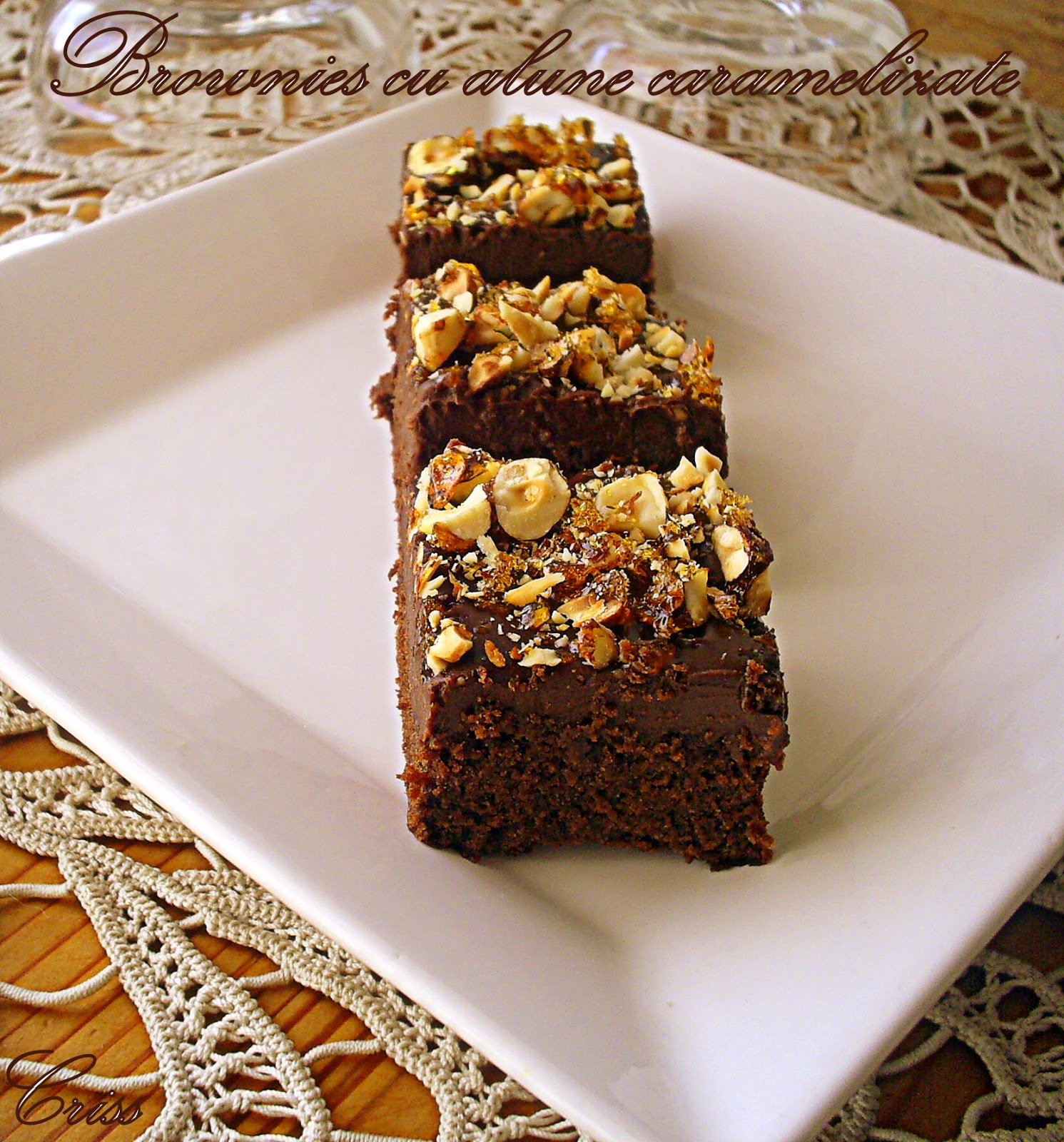 Brownie cu alune caramelizate