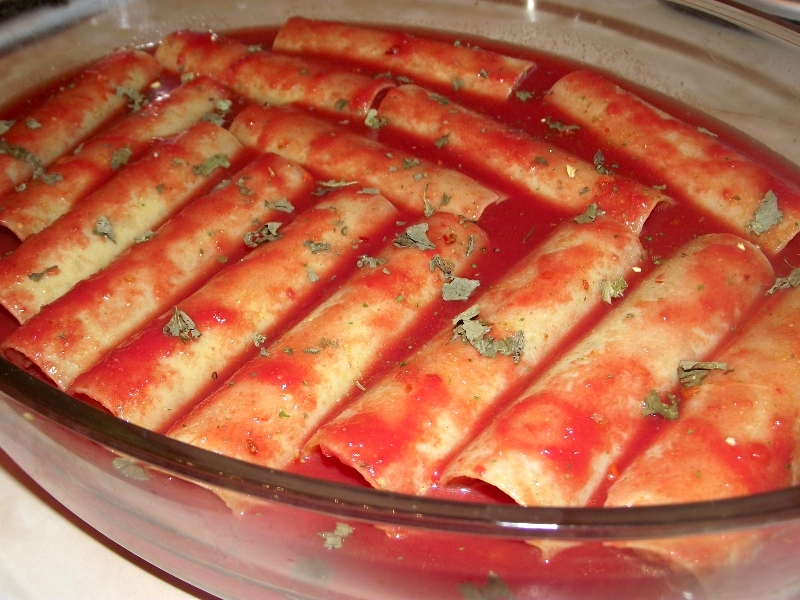 Cannelloni cu carne si suc de rosii