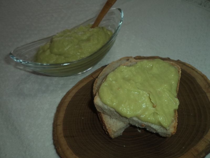 Pasta de conopida cu avocado